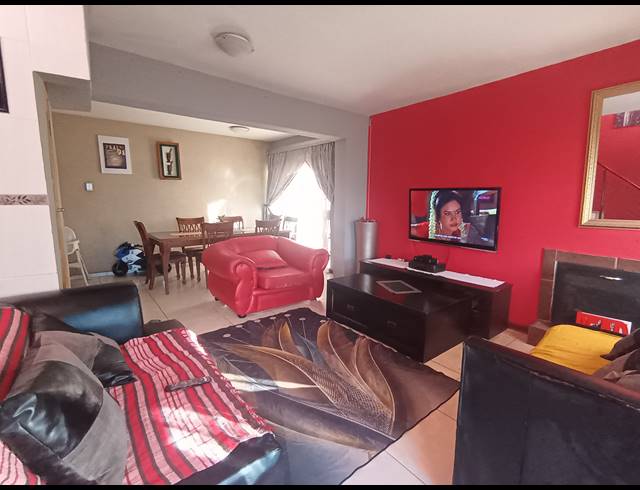 4 BEDROOM HOUSE FOR SALE IN VISTA PARK